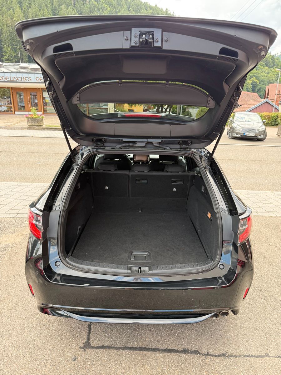 Toyota Corolla Touring Sports Hybrid Team D