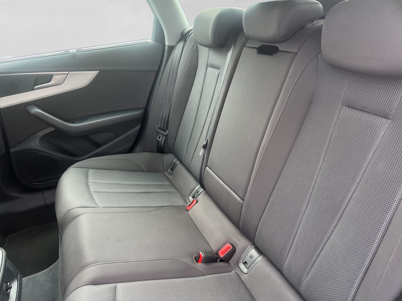Audi A4 Avant 35 2.0 TDI - Samsaru's Car Outlet