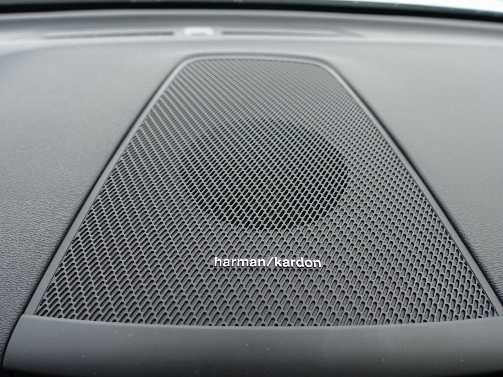 Volvo XC60 Plus B5 AWD/Four-C/AHK/HeadUp/360°Cam/Pano