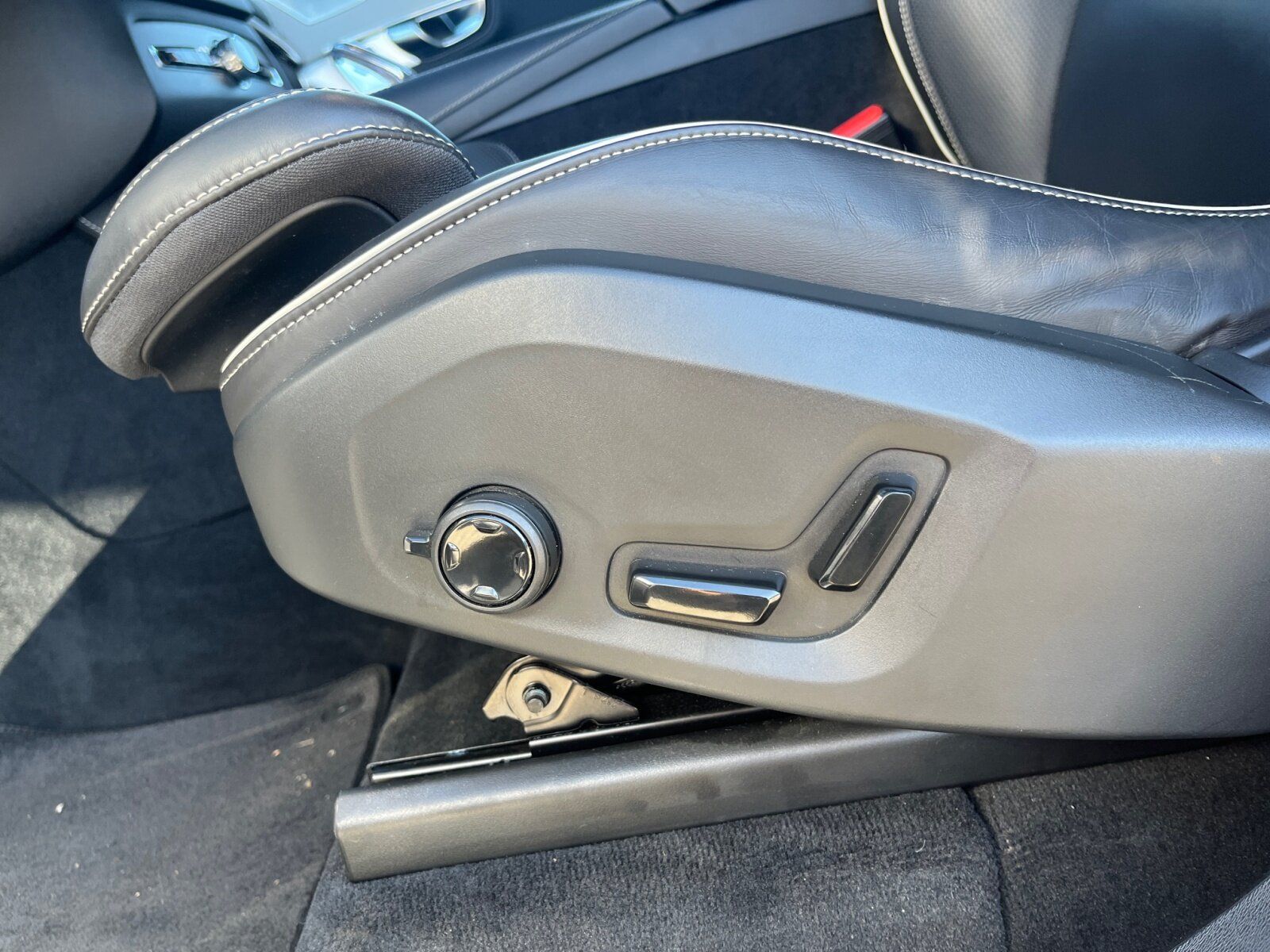 Volvo XC 90 T8 AWD Ultimate Dark AHK+NAVI+360°RFK+TEM