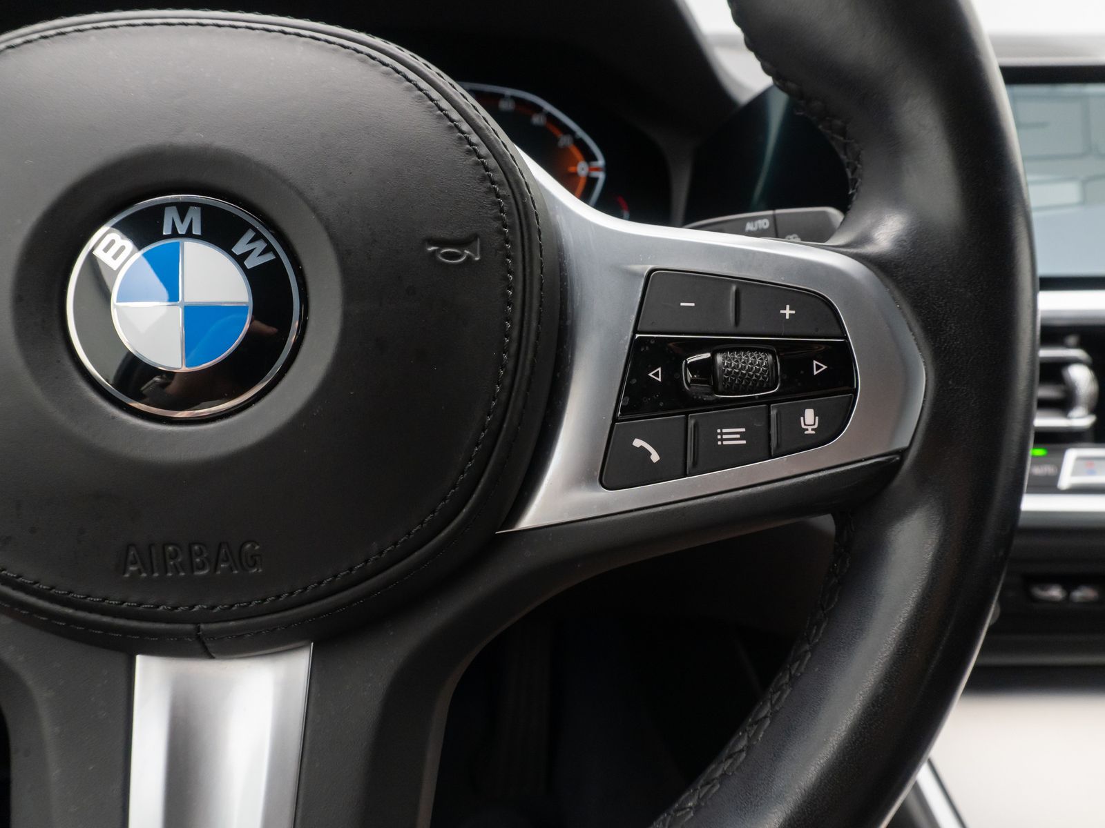 BMW 320i Sport Line - Samsaru's Car Outlet