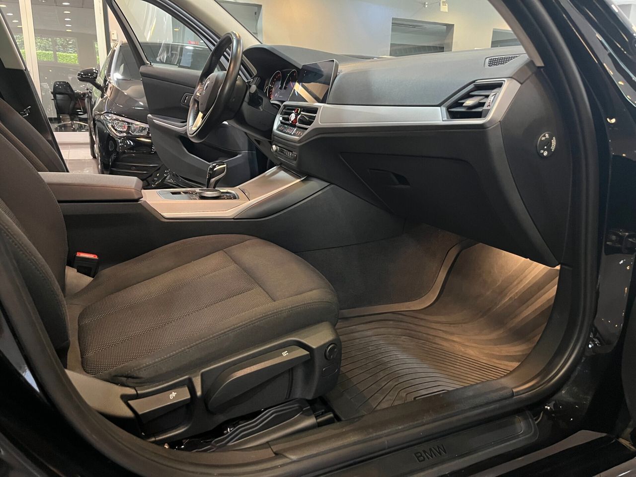 BMW 320d Touring xDrive Business - Samsaru's Car Outlet