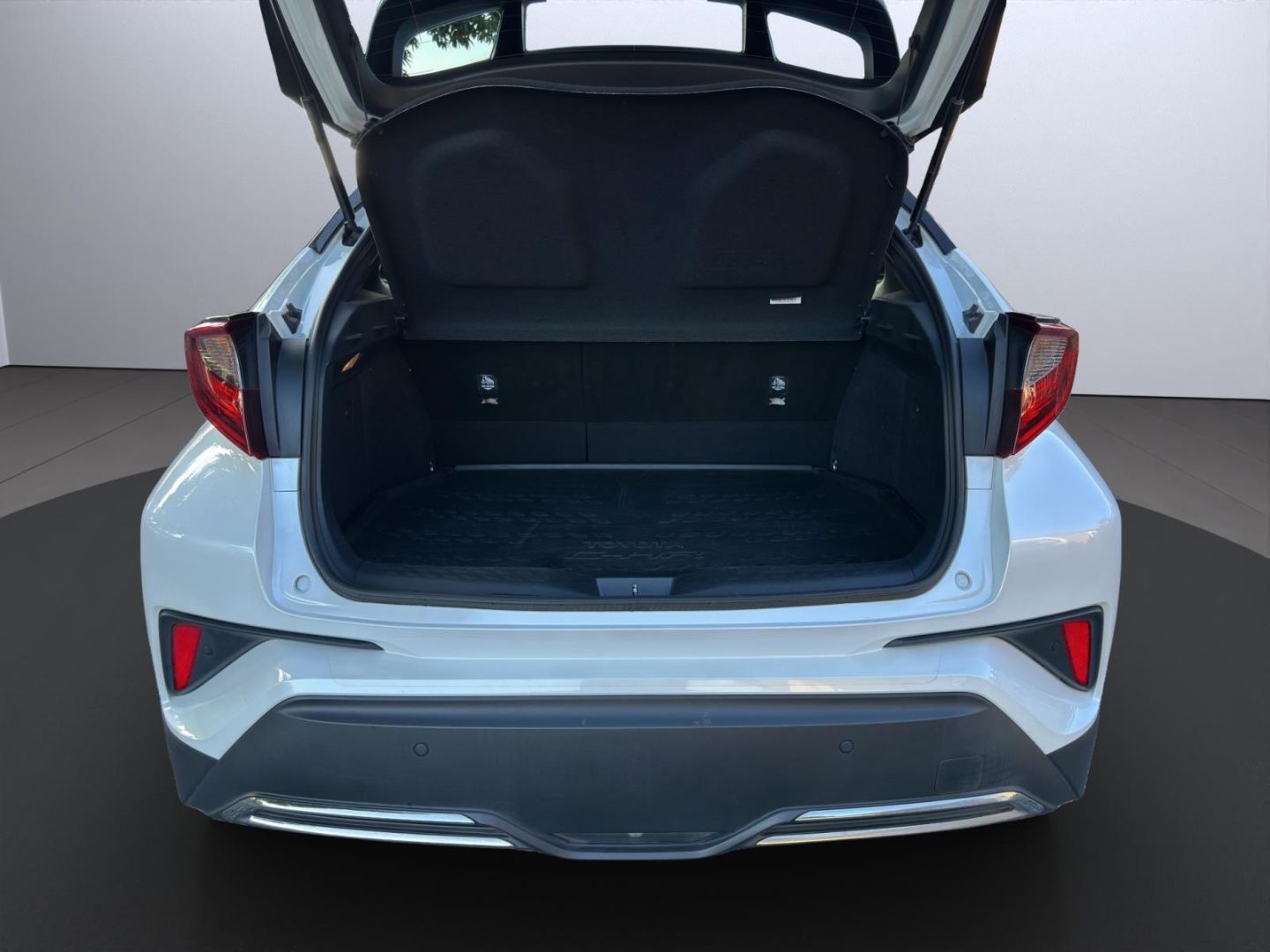Toyota C-HR Hybrid - Samsaru's Car Outlet