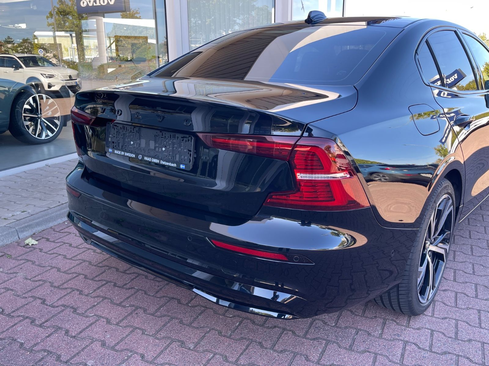 Volvo S60 B5 AWD Ultimate Dark Auto