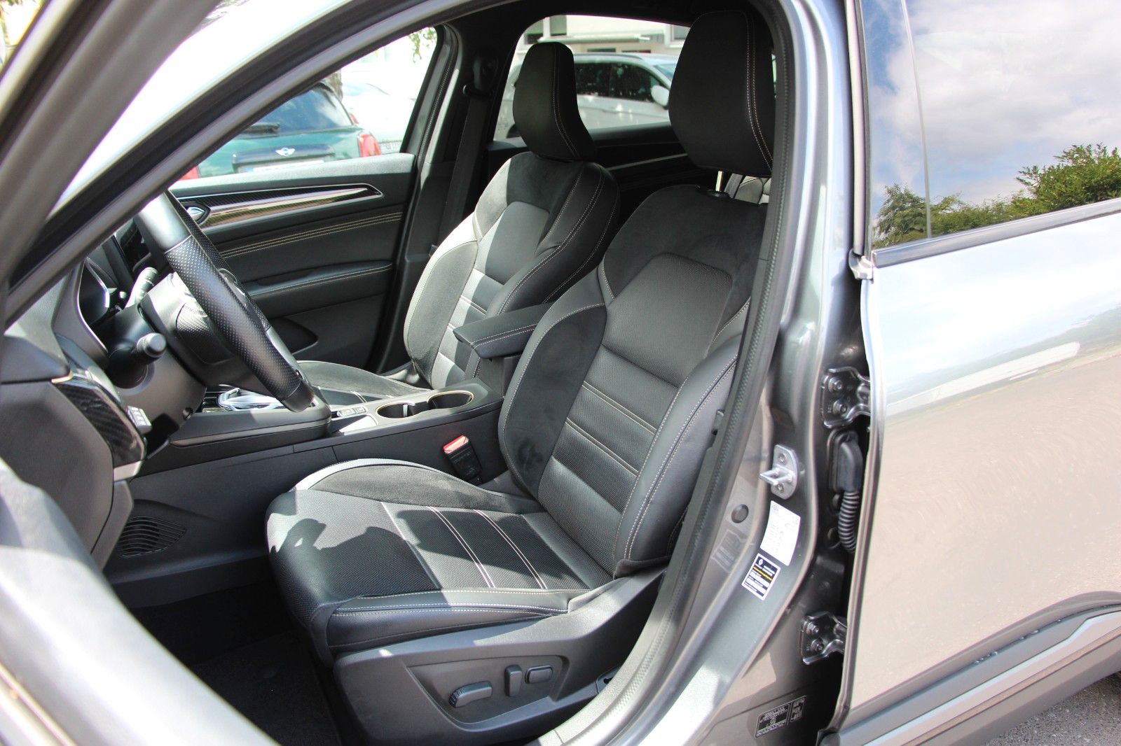 Renault Arkana Full Hybrid 145 E-TECH engineered - Samsaru's Car Outlet