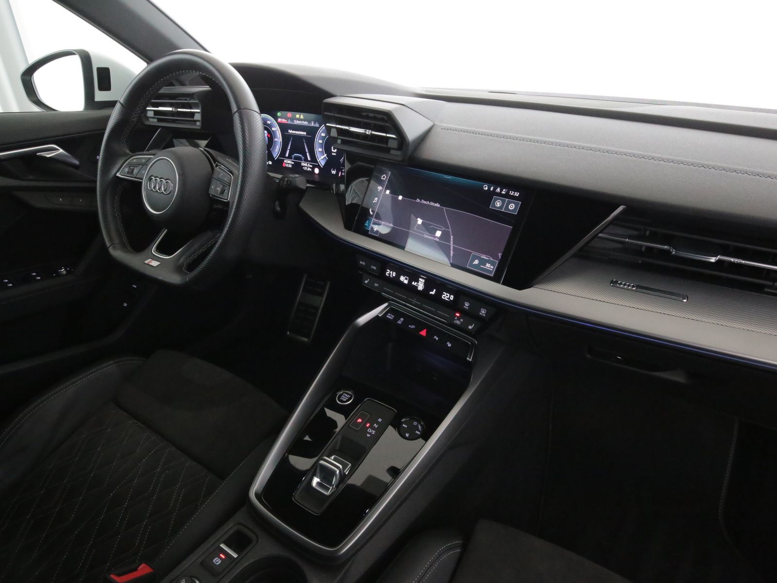 Audi A3 Sportback 40 TFSI e S line - Samsaru's Car Outlet