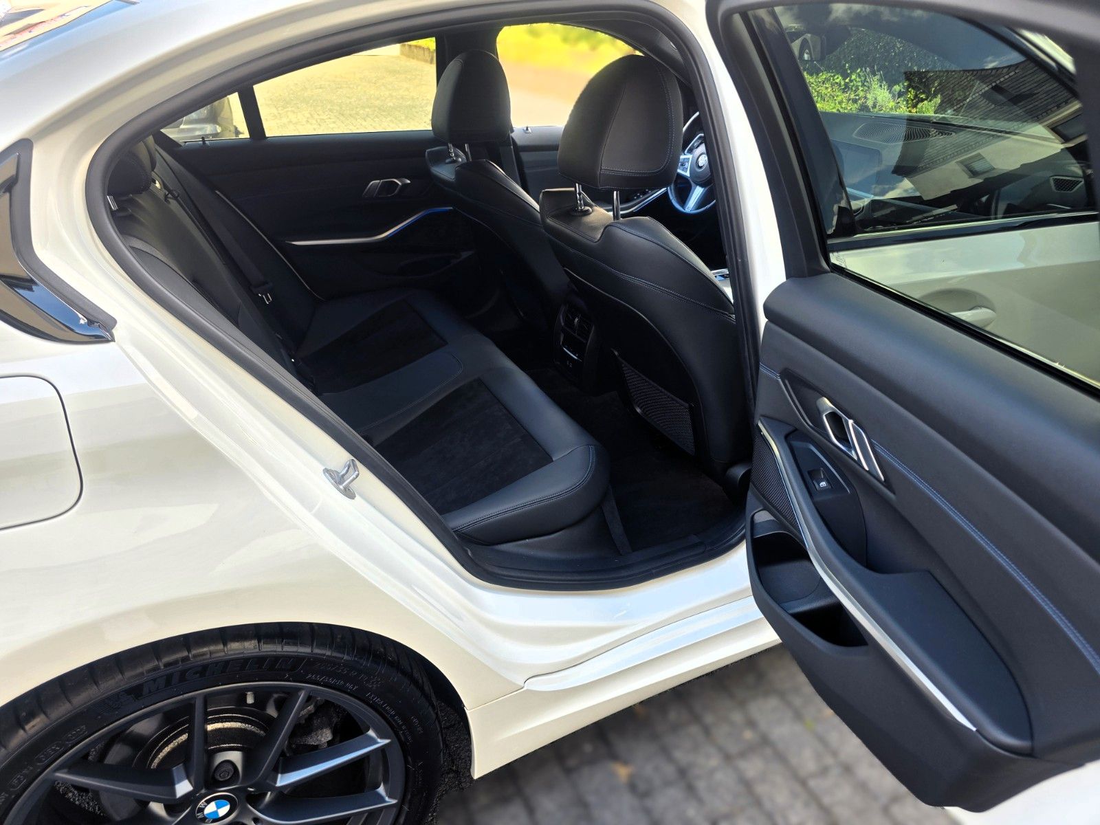 BMW M-SPORTPAKET*XDRIVE*LED*NAVI*LEDER*ACC*RFK*MWST