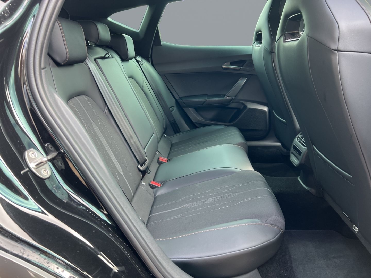 Cupra Formentor Basis 1.5 TSI - Samsaru's Car Outlet