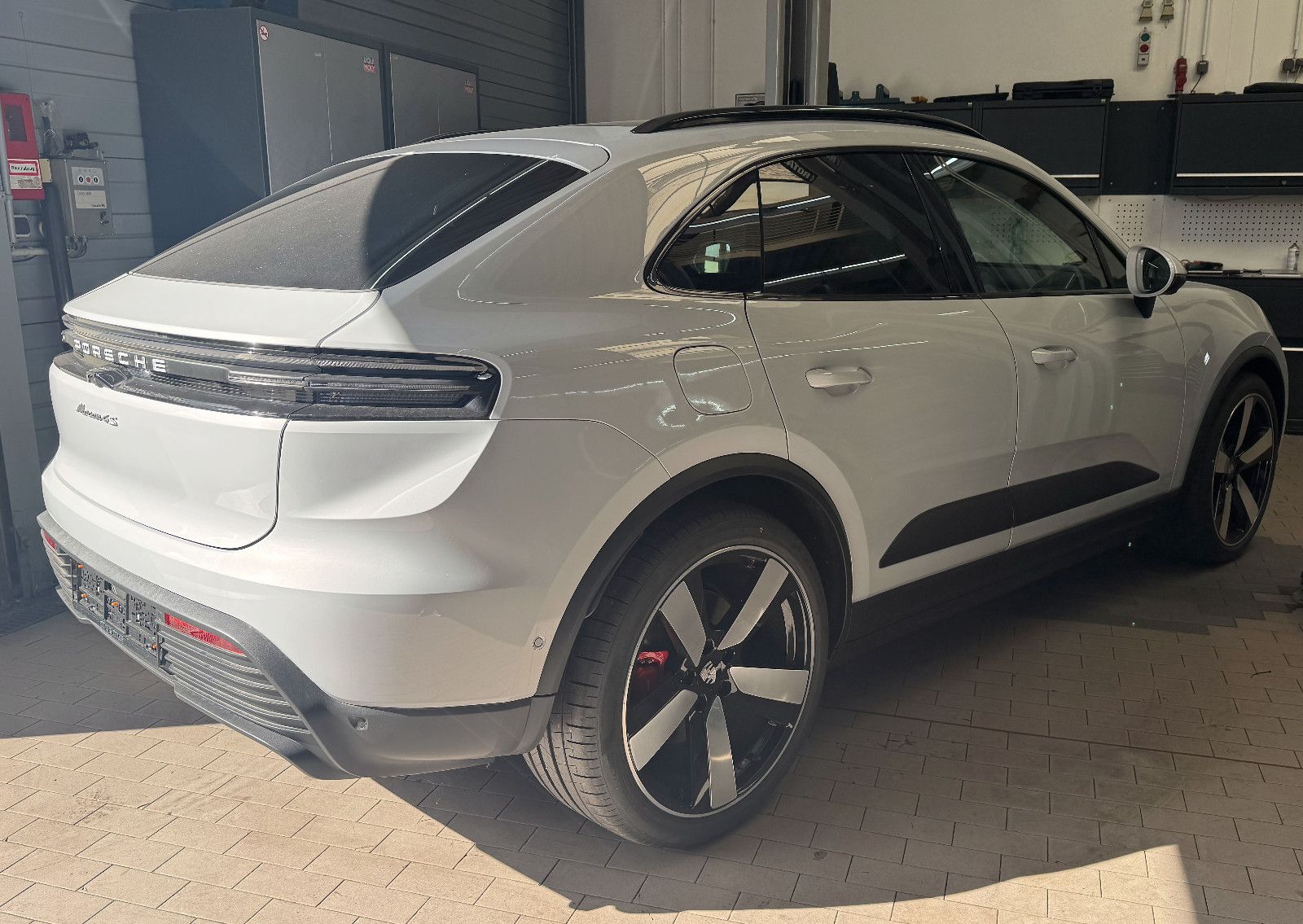Porsche Macan Electric 4S Sport 22 Pano 360 BOSE AHK