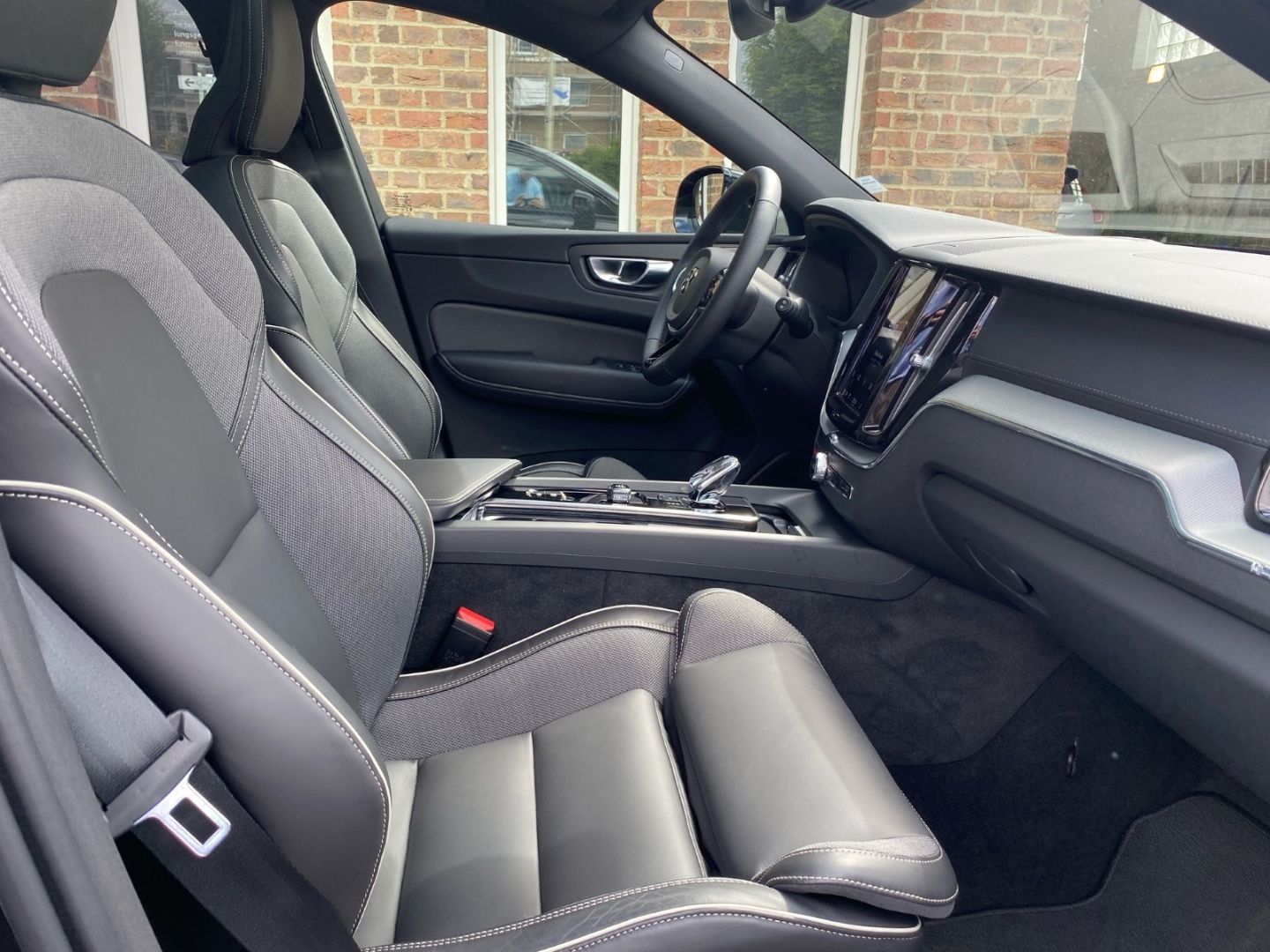Volvo XC60 T8 Black Edition Ultra Plug-In AHK AWD Twin