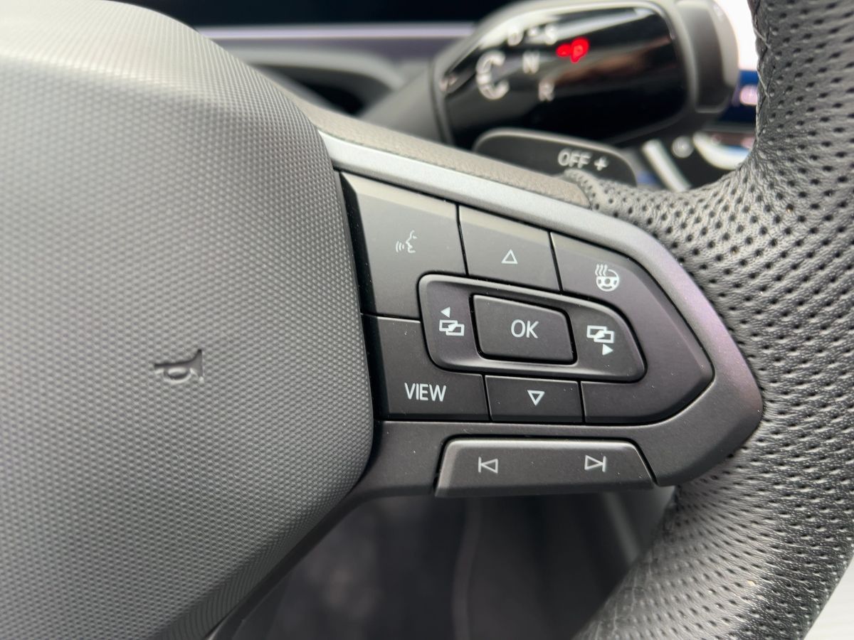Volkswagen Passat R-Line "Signature" 2.0 TDI DSG 4M AHK DCC