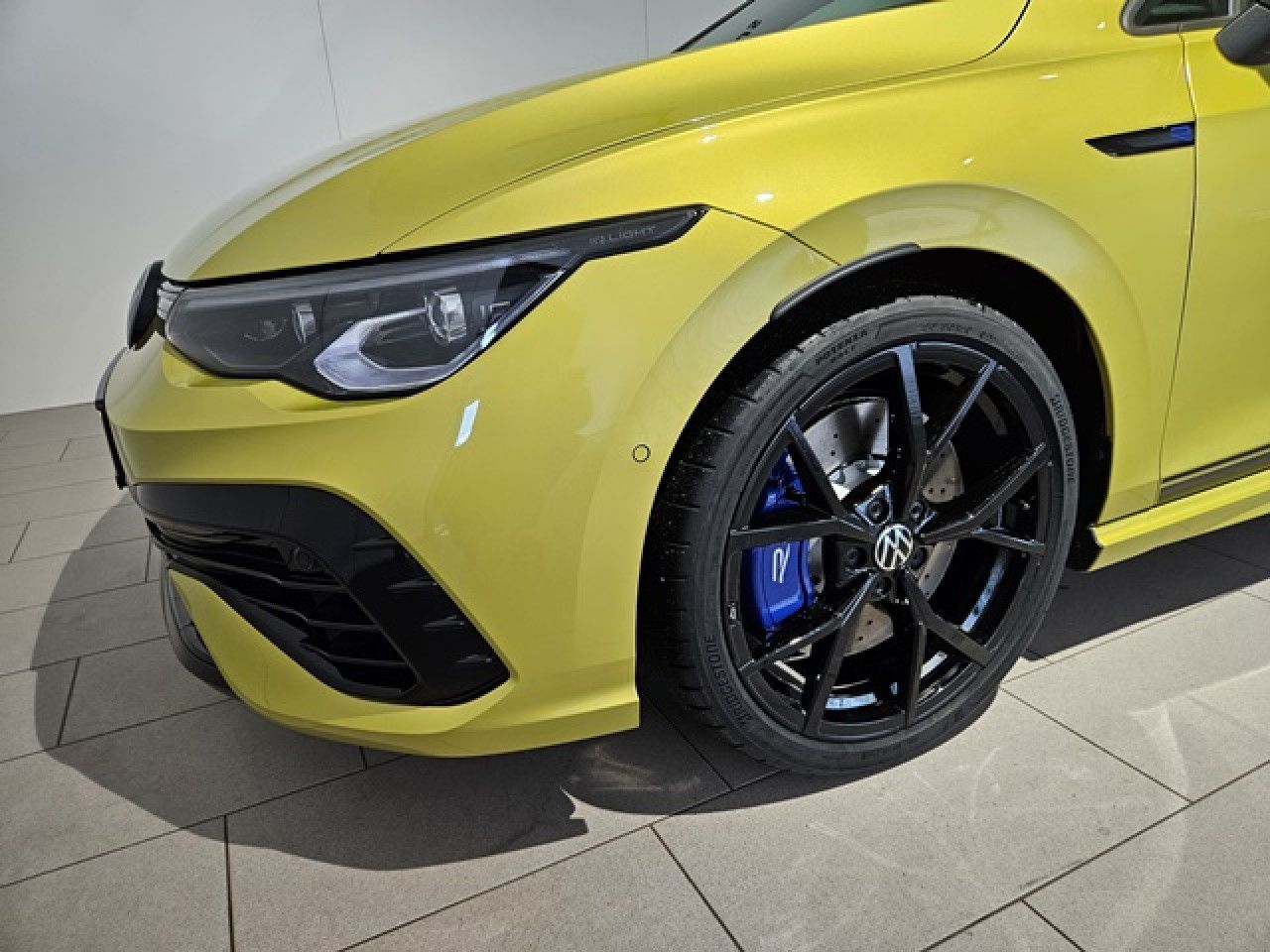 Volkswagen Golf 8 R 2.0 TSI 4M DSG - Samsaru's Car Outlet