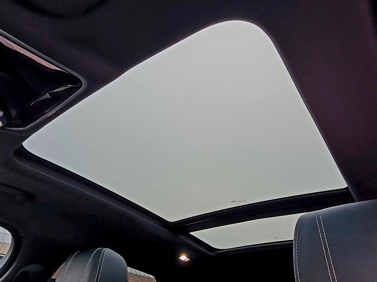 Range Rover Velar D300 R-Dynamic SE - Samsaru's Car Outlet