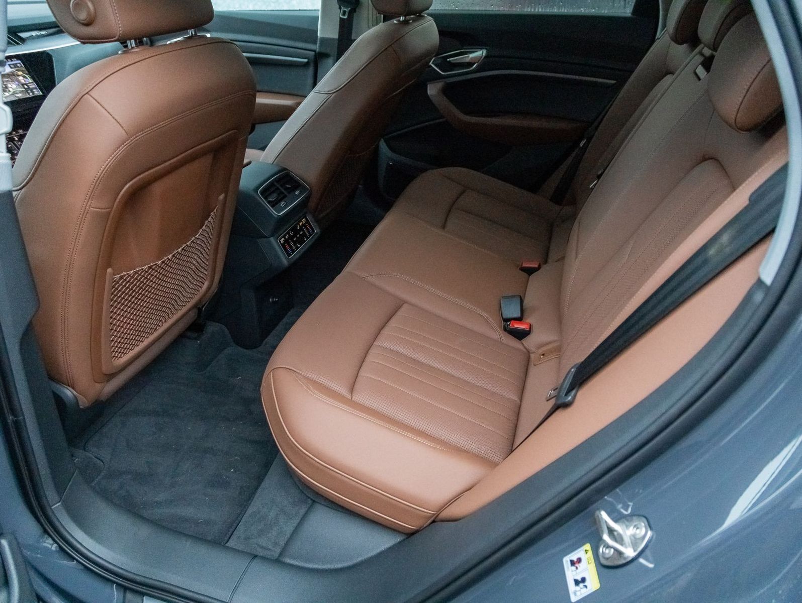 Audi Q8 S line 50 e-tron quattro - Samsaru's Car Outlet