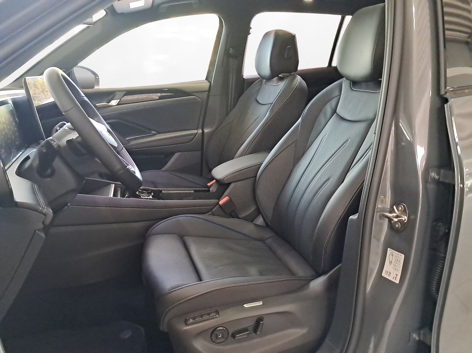 Volkswagen Tiguan R-Line 1,5 eHybrid DSG | Black Style
