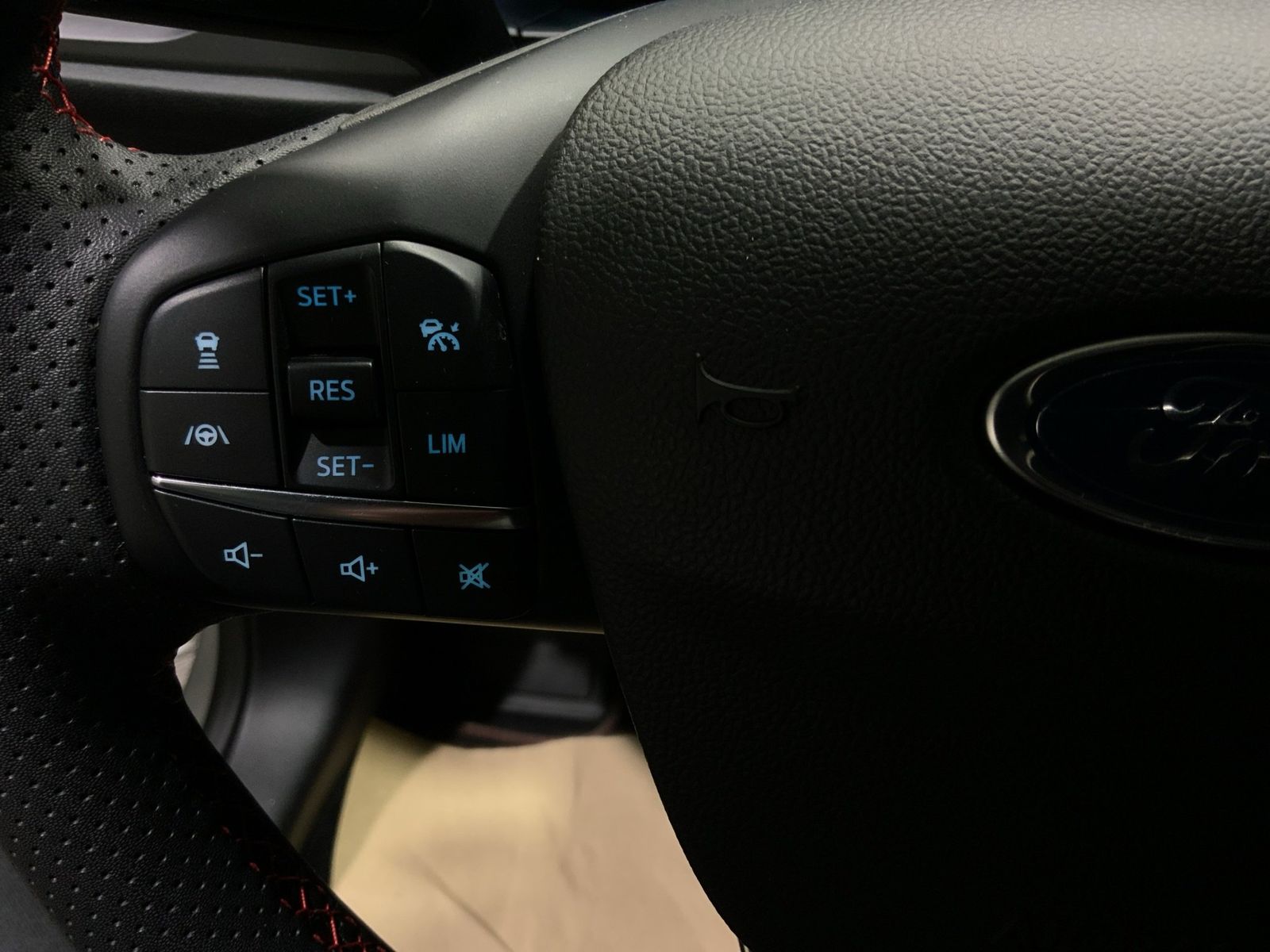 Ford Focus ST-Line X Turnier Aut.*AHK*ACC*HUD*KAM*NAV