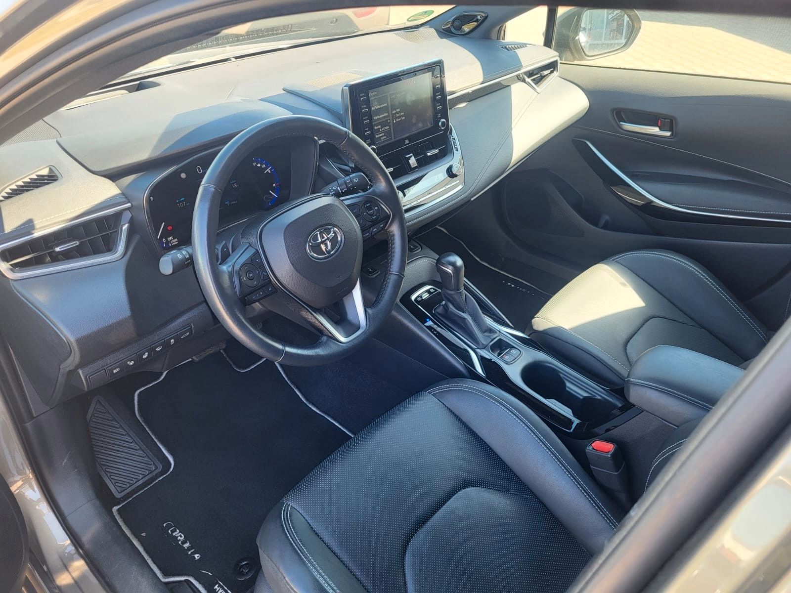 Toyota Corolla Touring Sports Hybrid Lounge - Samsaru's Car Outlet
