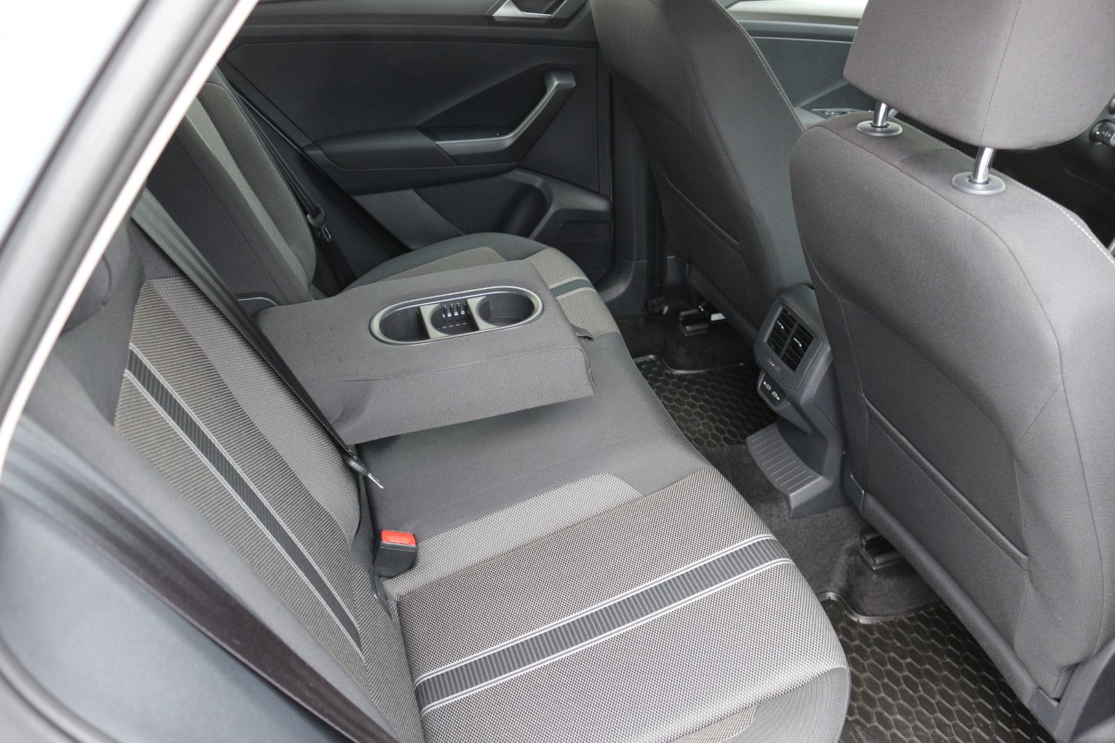 Volkswagen T-Roc Style - Samsaru's Car Outlet