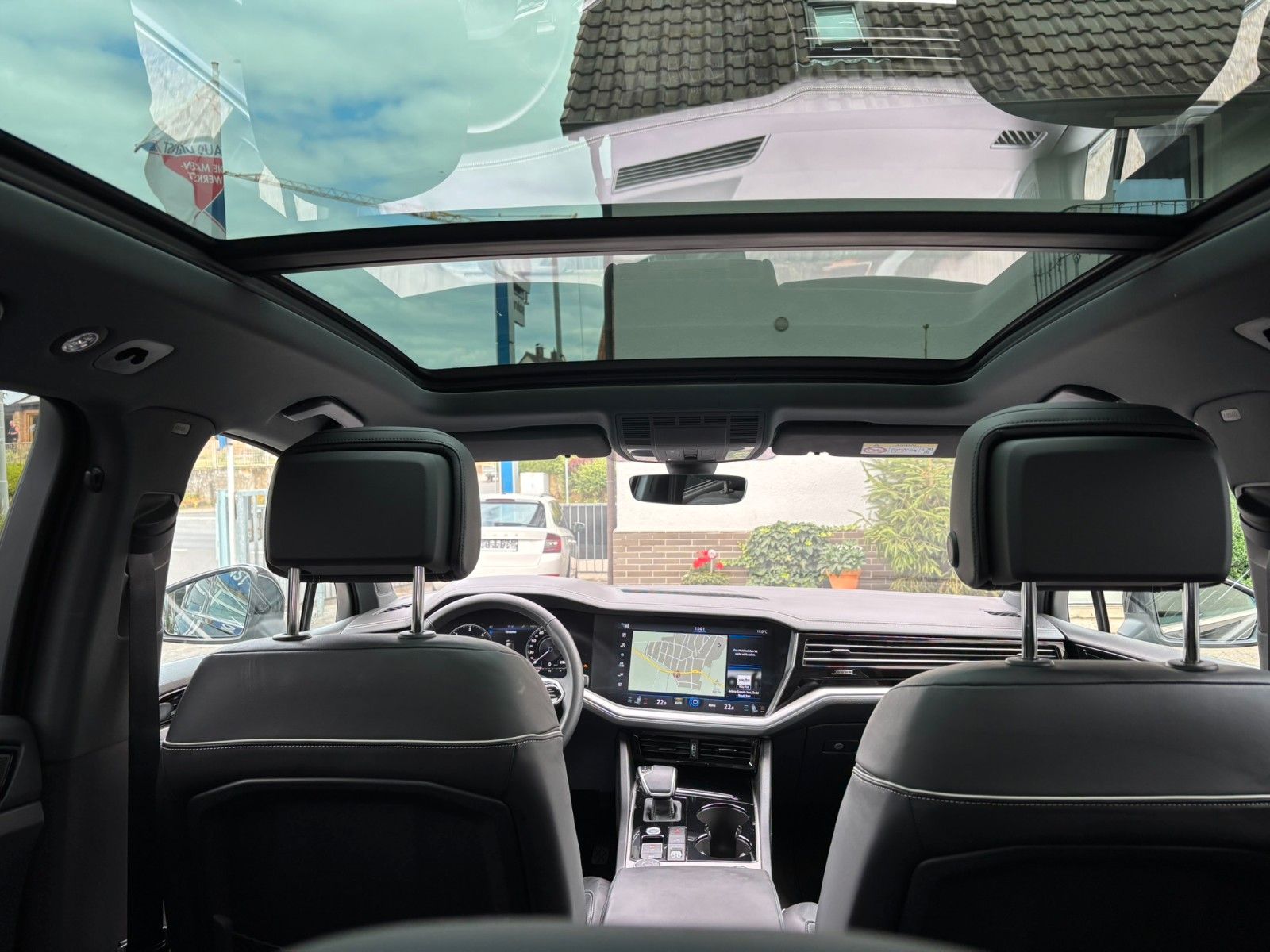 Volkswagen Touareg Elegance 4M - Samsaru's Car Outlet