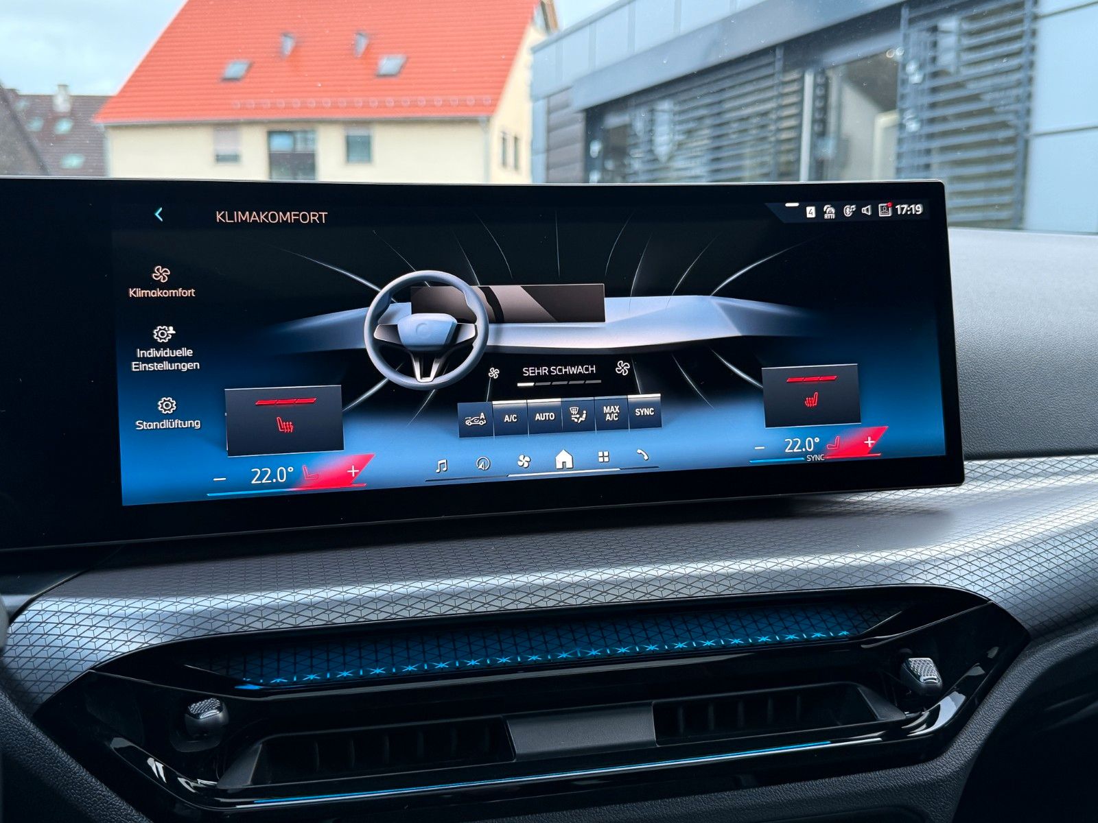 BMW 320i M Sport 18" HuD AHK Pano ACC 360° hifi LED+