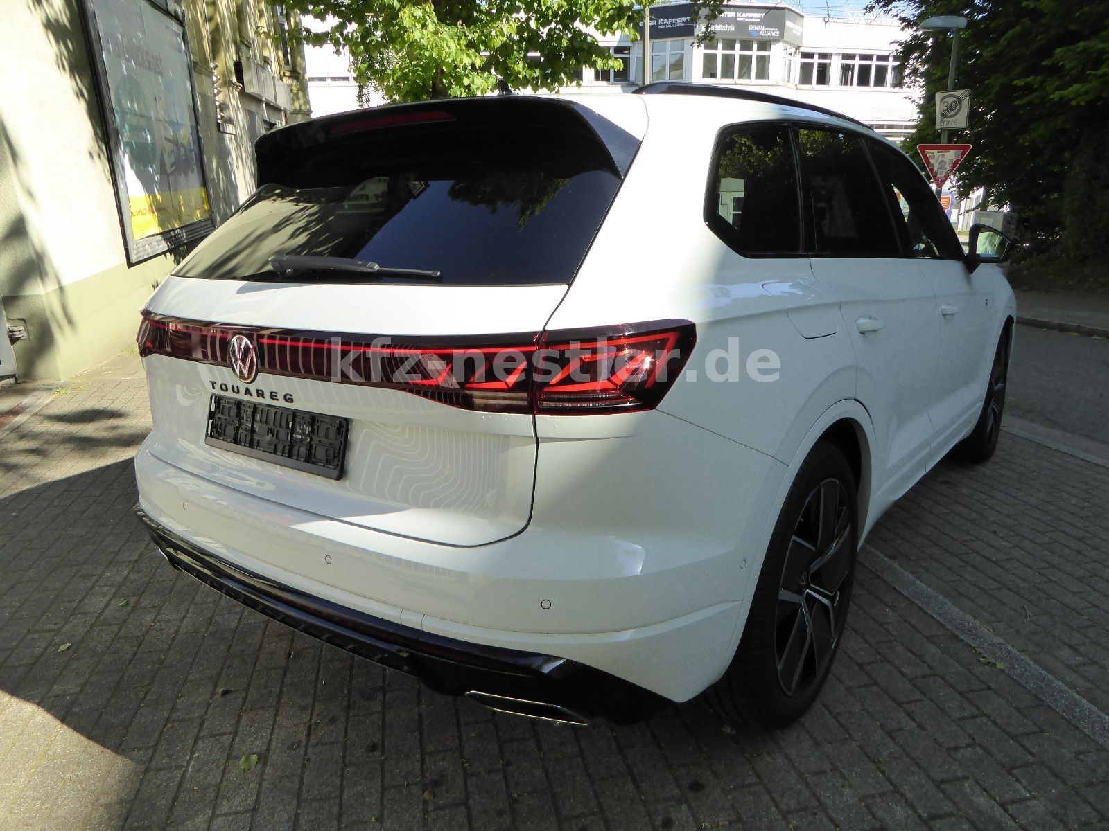 Volkswagen Touareg 3.0 TDI R-Line - Samsaru's Car Outlet