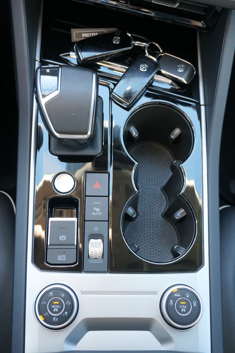 Volkswagen Touareg Elegance 4Motion - Samsaru's Car Outlet