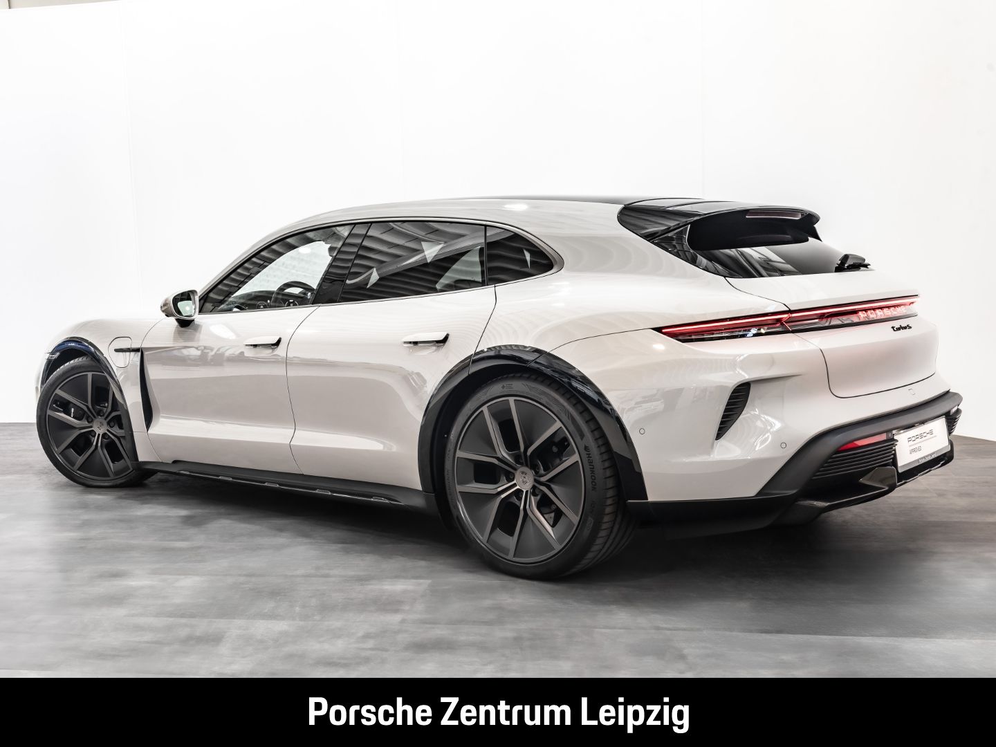 Porsche Taycan Turbo S Cross Turismo ActiveRide Burmeste