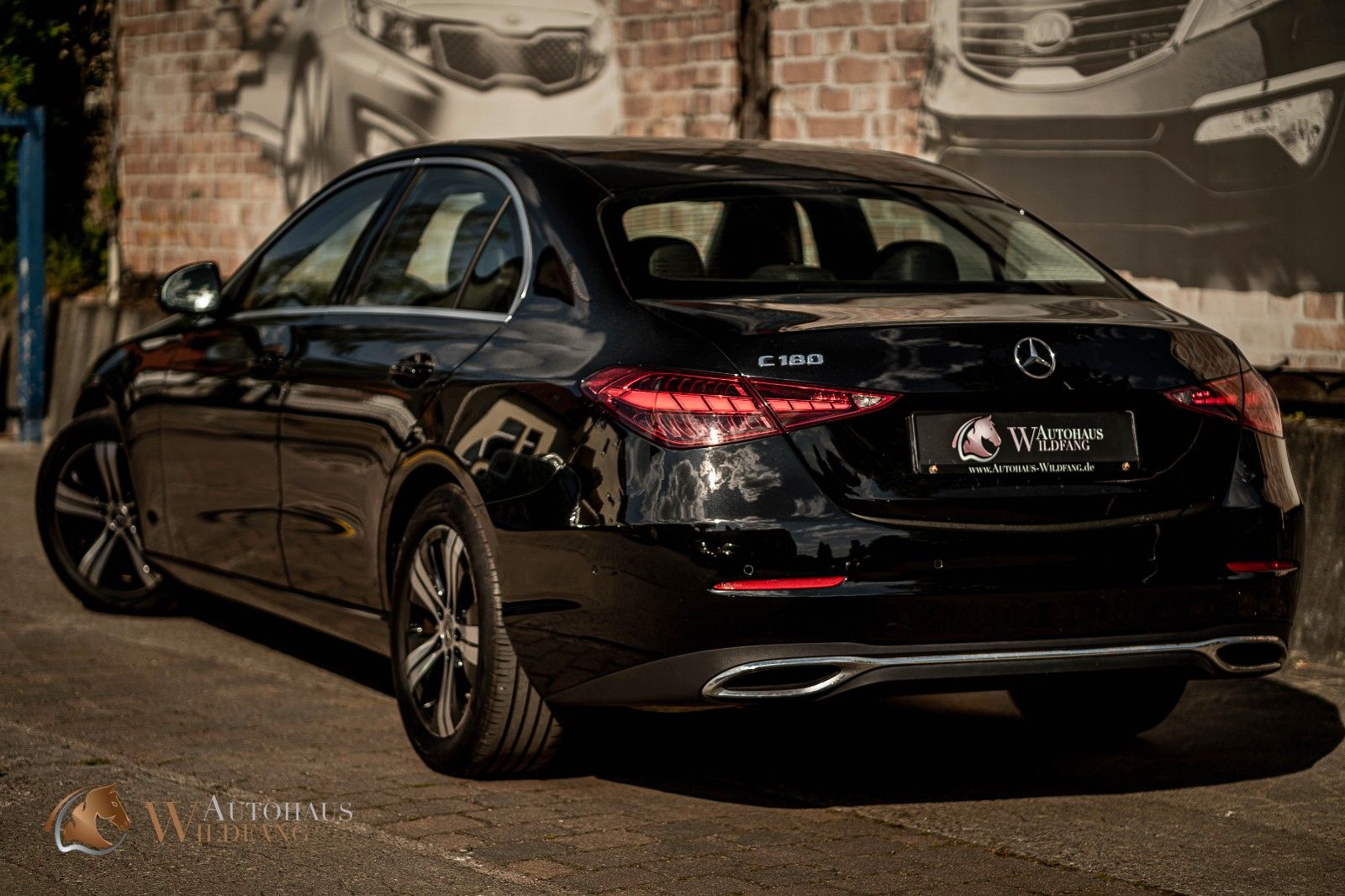 Mercedes-Benz C 180 Lim. Avantgarde - Samsaru's Car Outlet