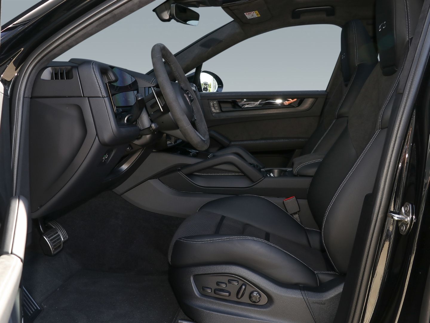 Porsche Cayenne GTS Coupe Burmester HA-Lenkung InnoDrive