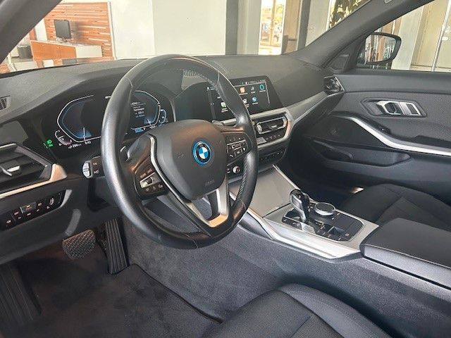 BMW 330e xDrive Touring Advantage - Samsaru's Car Outlet