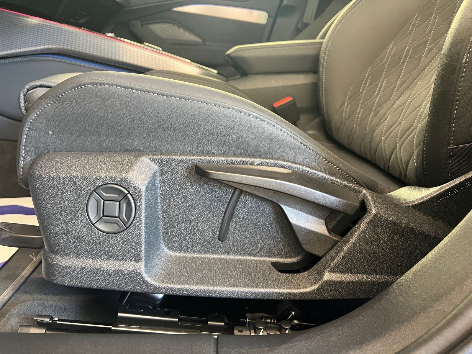 Audi A6 Avant S line Neues Modell *AHK*360° CAM*MATRI