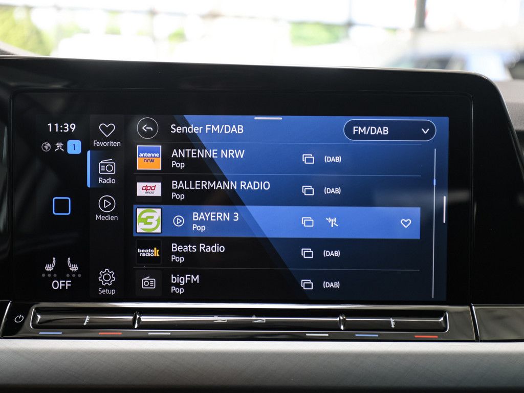 Volkswagen Golf VIII Life 1.0 l TSI - Samsaru's Car Outlet