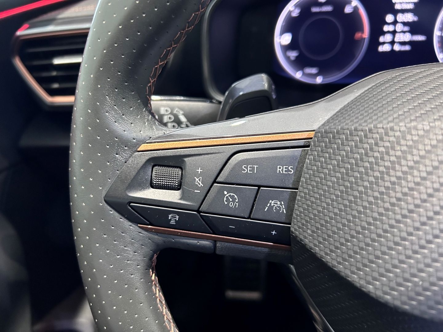 Cupra Formentor VZ e-HYBRID 1.4 LED Navi AHK 360° SHZ