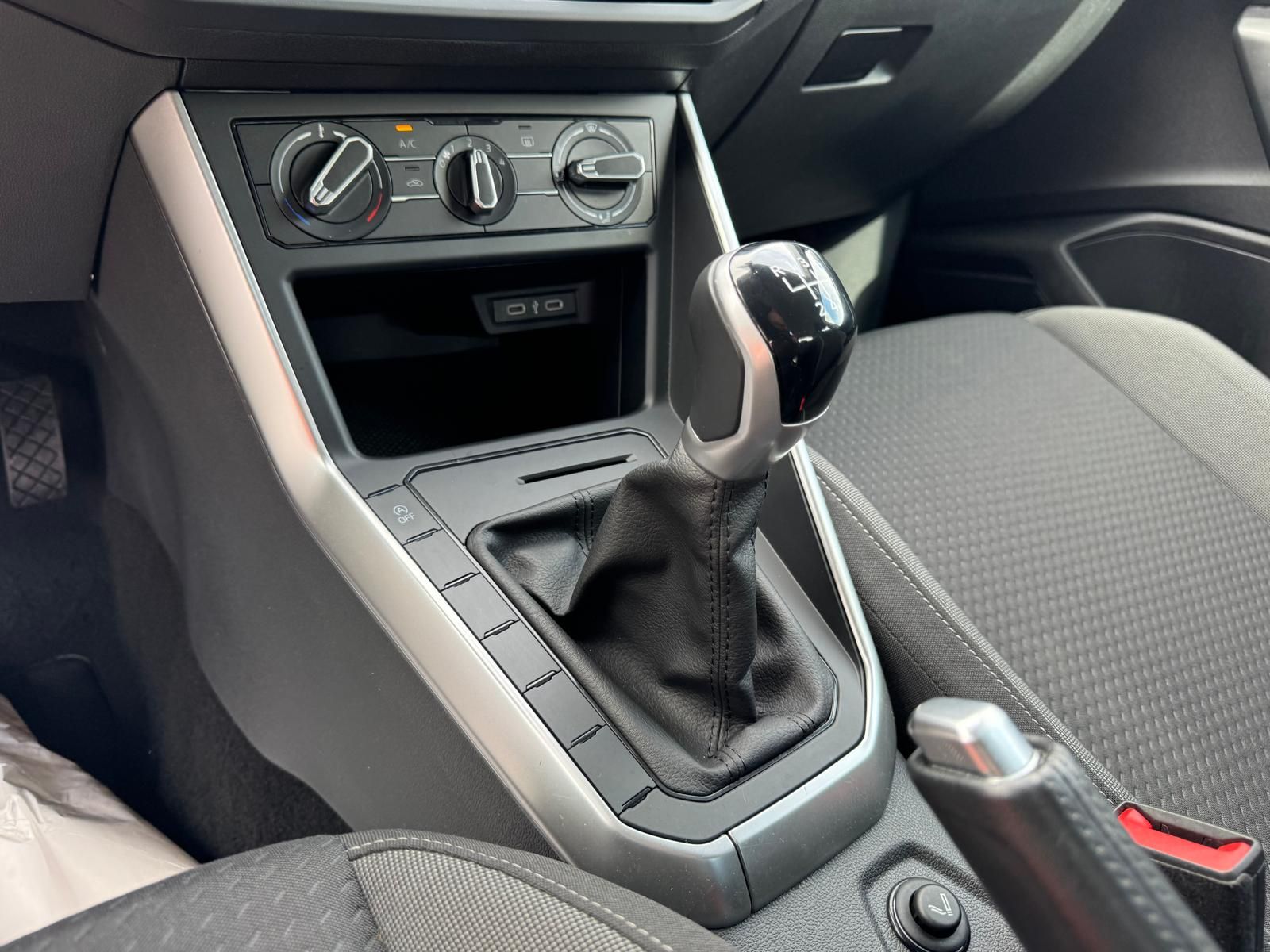 Volkswagen Taigo 1.0 TSI Life - Samsaru's Car Outlet