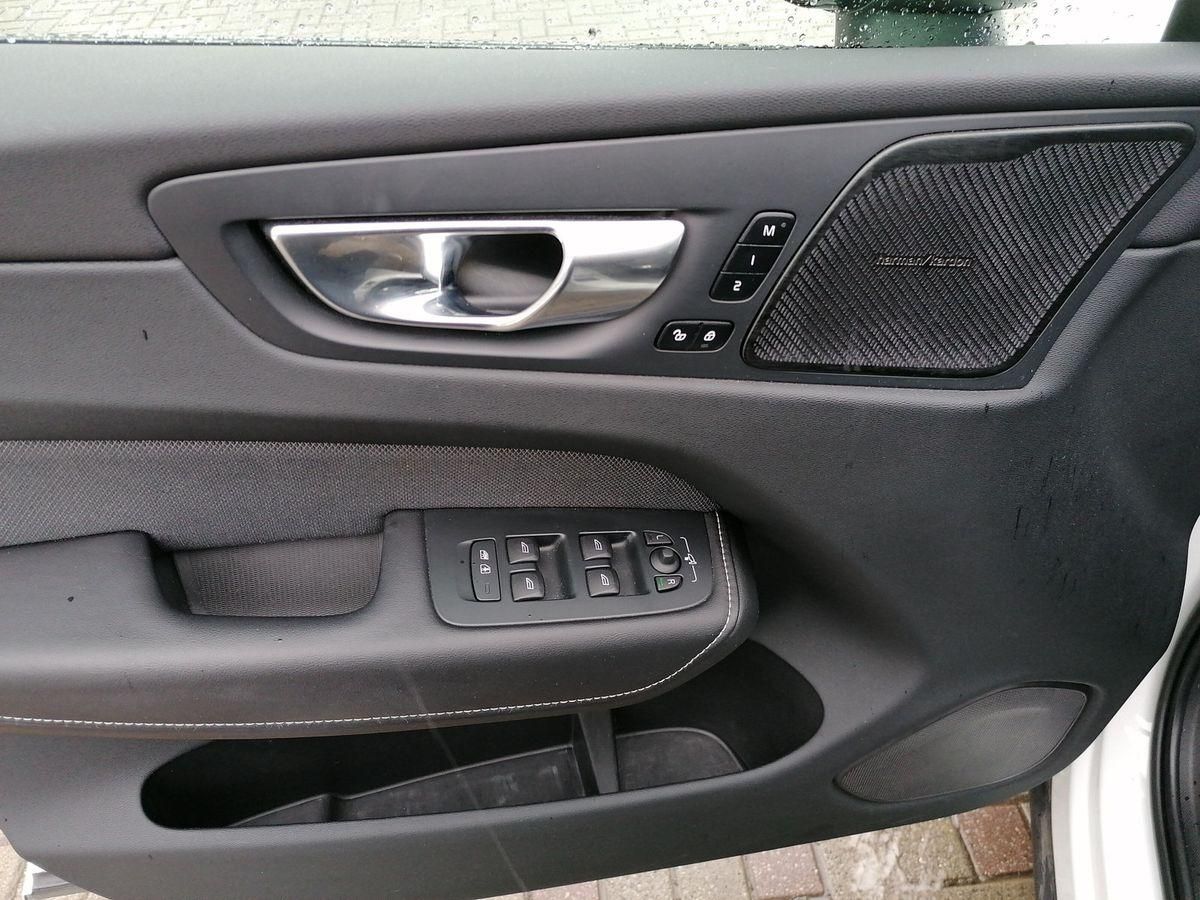 Volvo XC60 B4 AWD Plus Dark ACC BLIS H/K PANO STDHZ