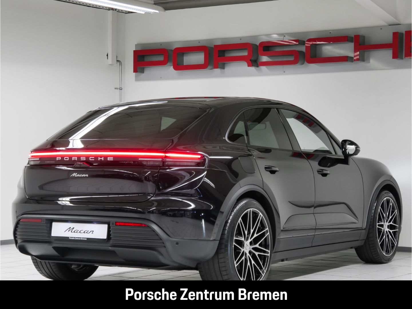 Porsche Macan 4 - Samsaru's Car Outlet