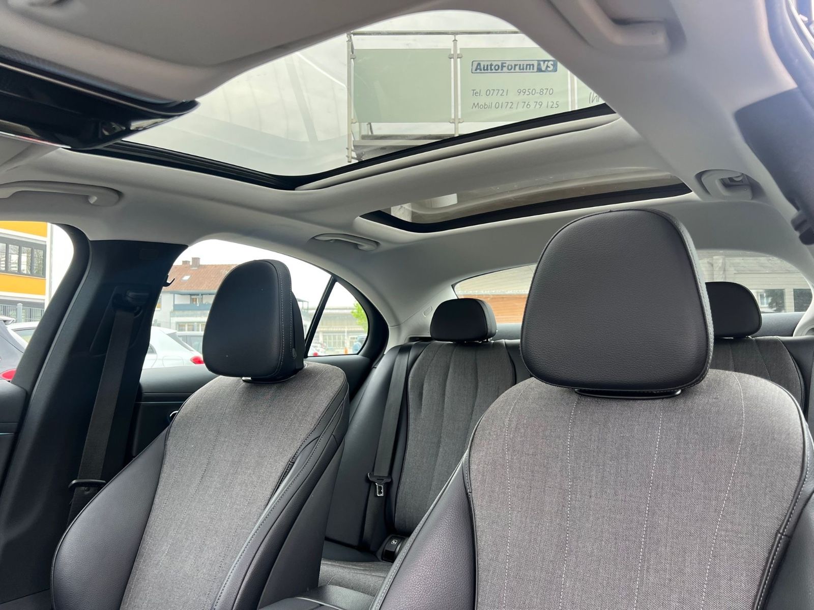 Mercedes-Benz E 200 - Samsaru's Car Outlet