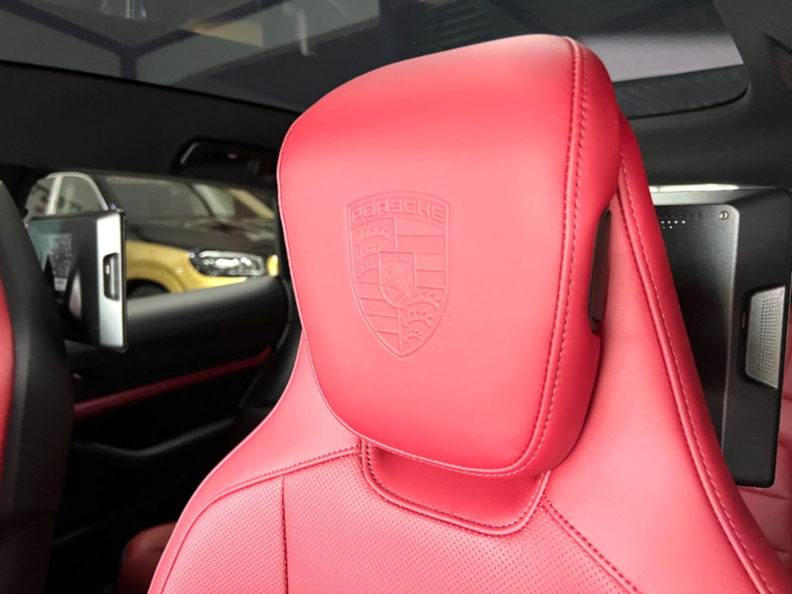 Porsche TAYCAN 4 CROSS TURISMO PANO ACC LEDER-ROT 2xDVD