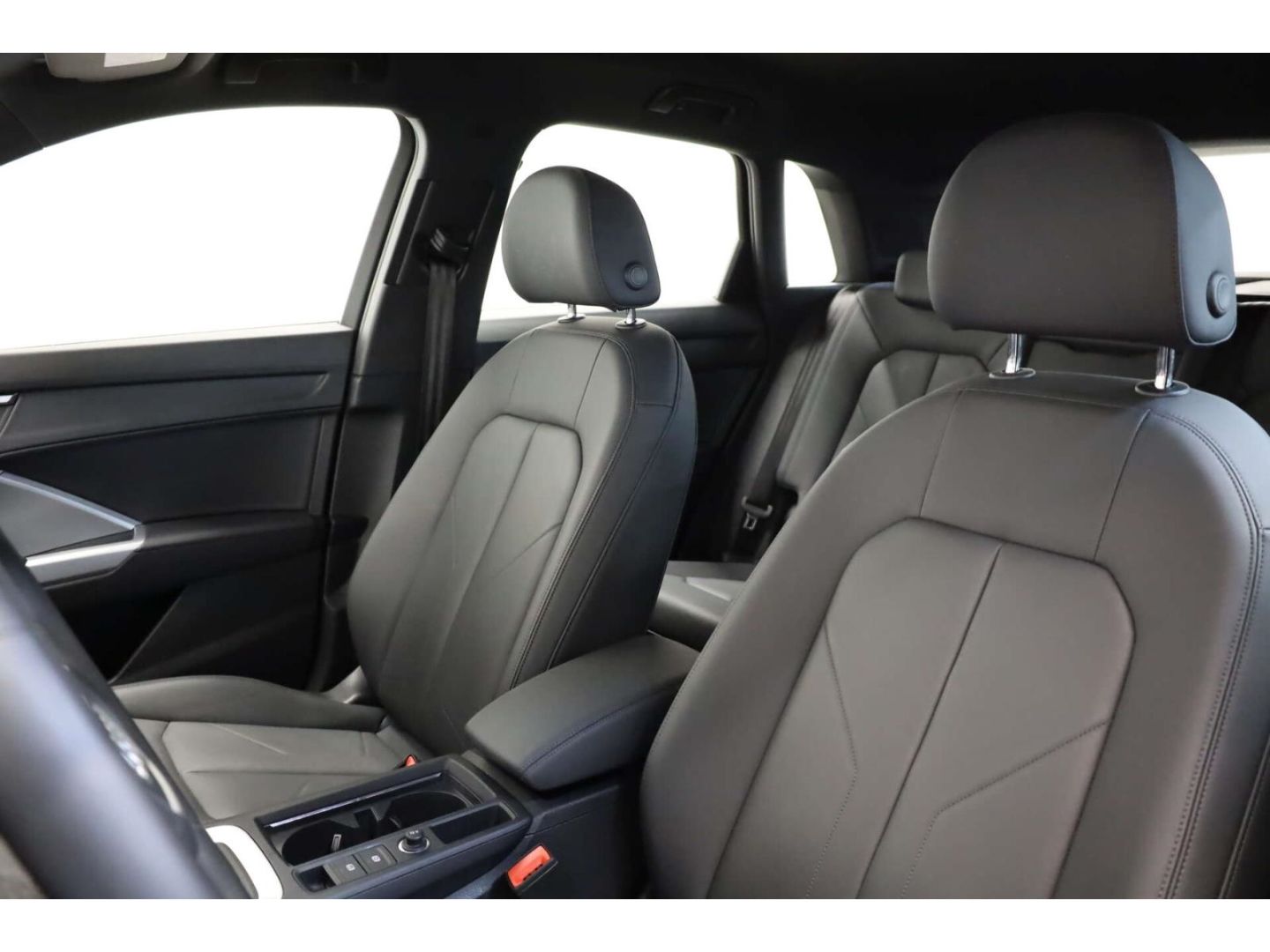 Audi Q3 40 TFSI qu. advanced - Samsaru's Car Outlet