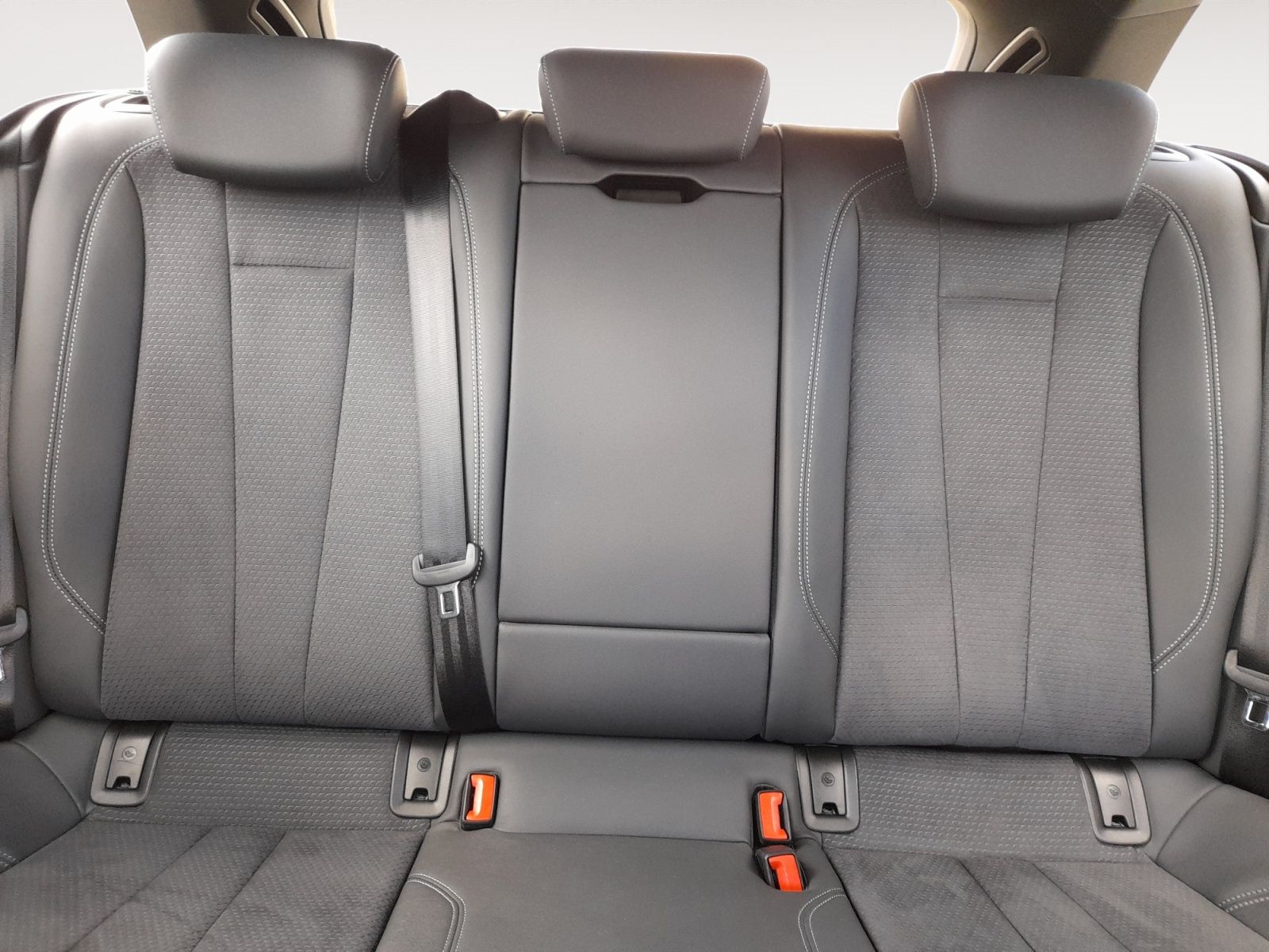 Audi A4 Avant 40 TFSI quattro S-Line - Samsaru's Car Outlet