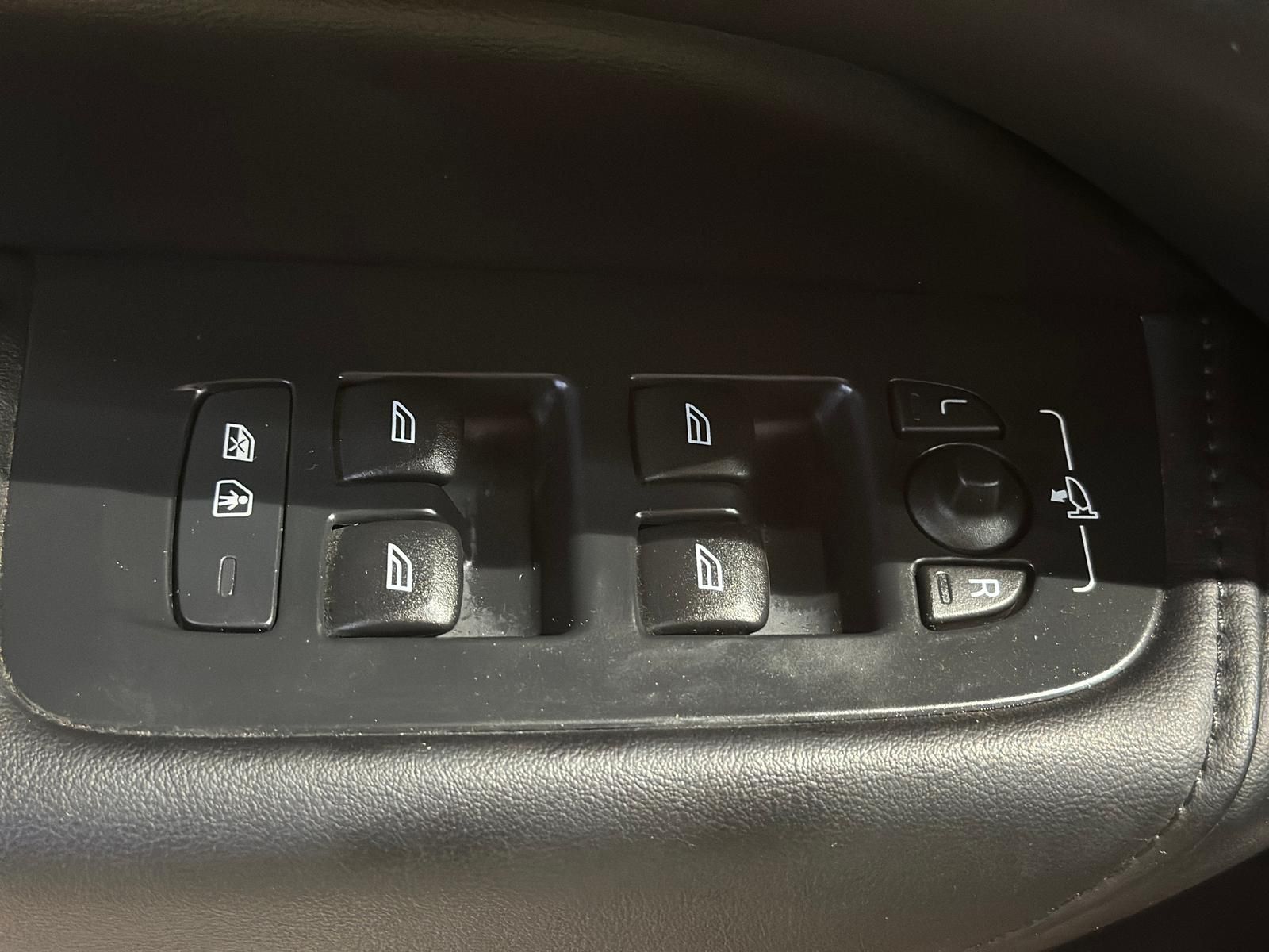 Volvo XC60 B4D AWD PLUS DARK VLED ACC HK 4xSHZ DRIV-AS