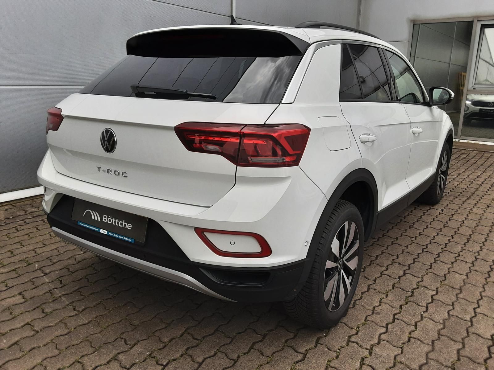 Volkswagen T-Roc Move 1.0 TSI - Samsaru's Car Outlet