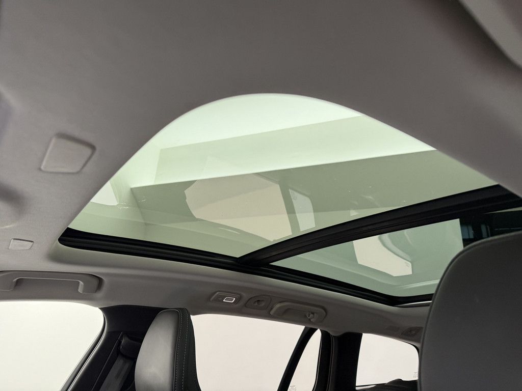Volvo V60 T8 Ultra Dark Plug-In Hybrid AWD PANO 360°