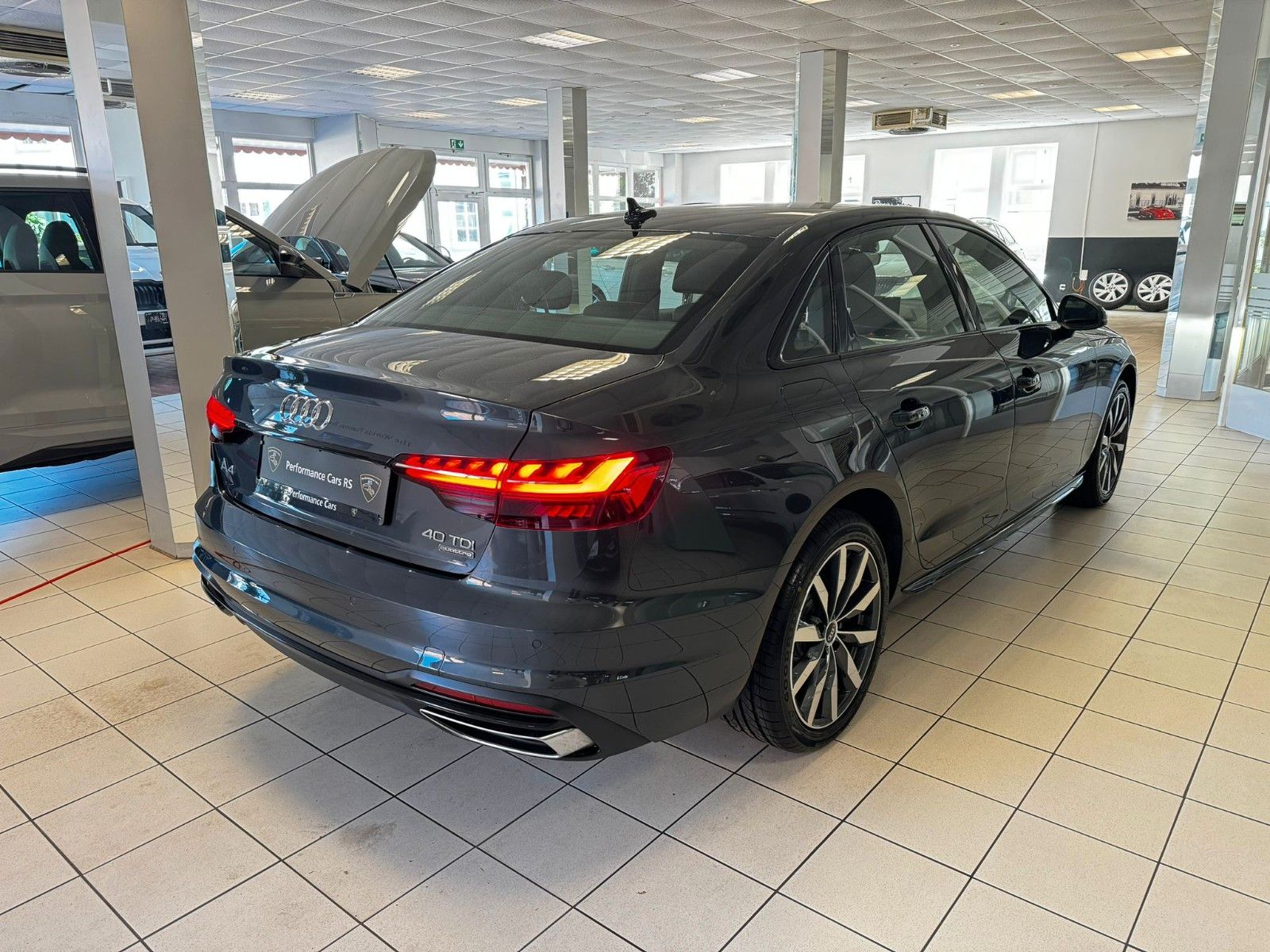 Audi A4 Lim. 40 TDI quattro Black Style - Samsaru's Car Outlet