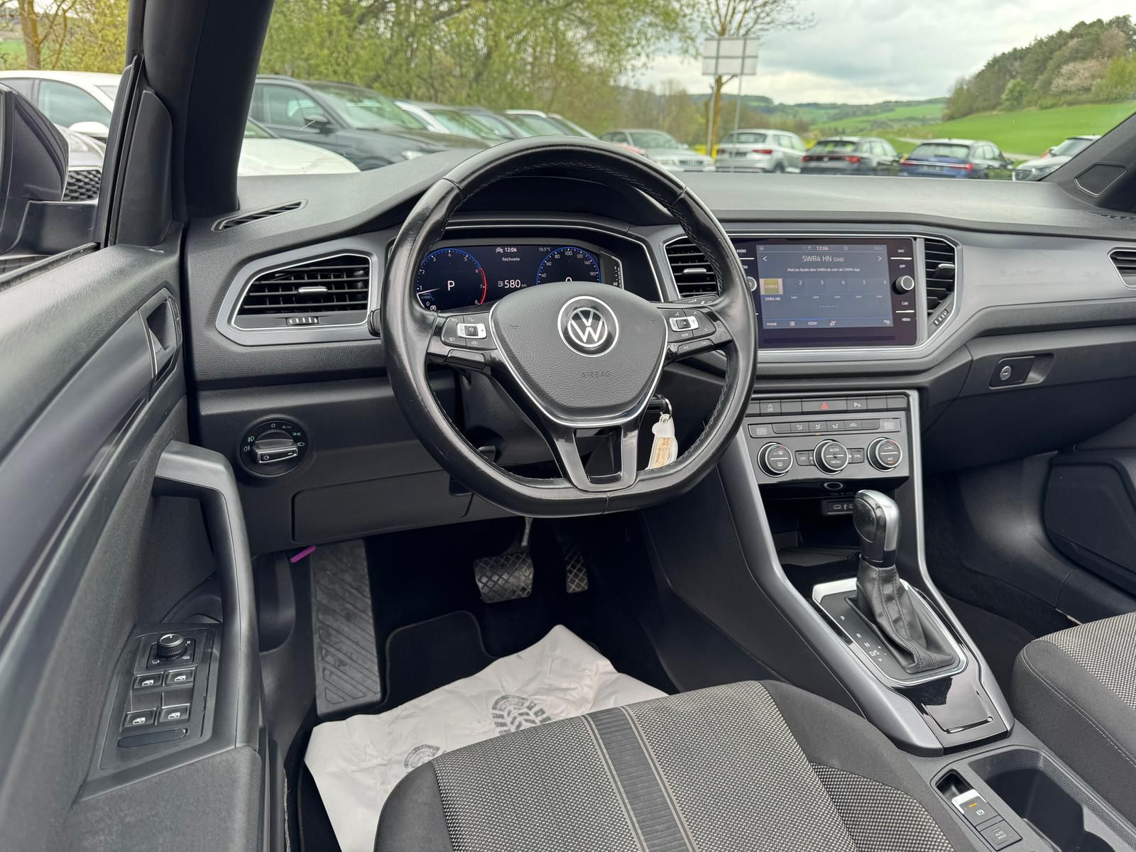 Volkswagen T-Roc 1.5 TSI Style - Samsaru's Car Outlet
