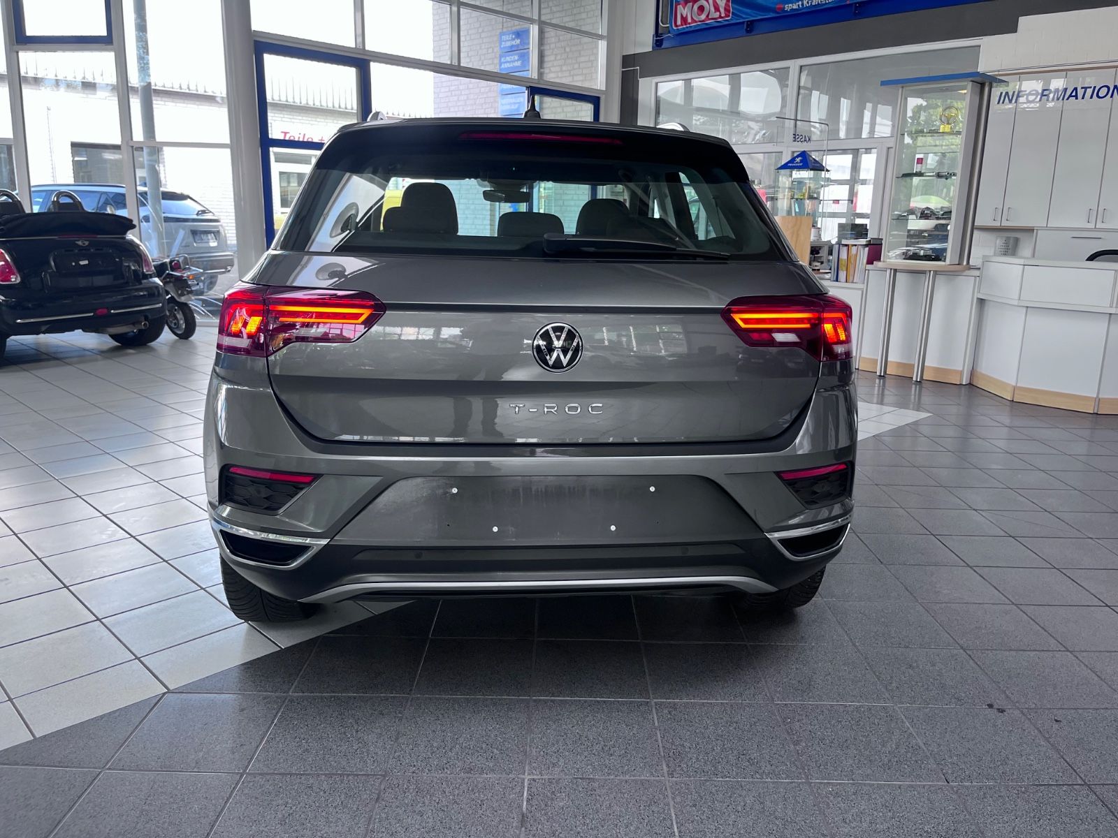 Volkswagen T-Roc Sport - Samsaru's Car Outlet