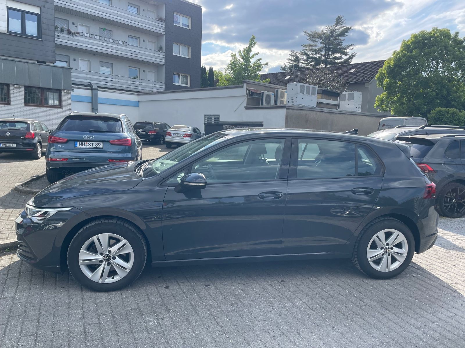 Volkswagen Golf VIII Life eTSI - Samsaru's Car Outlet