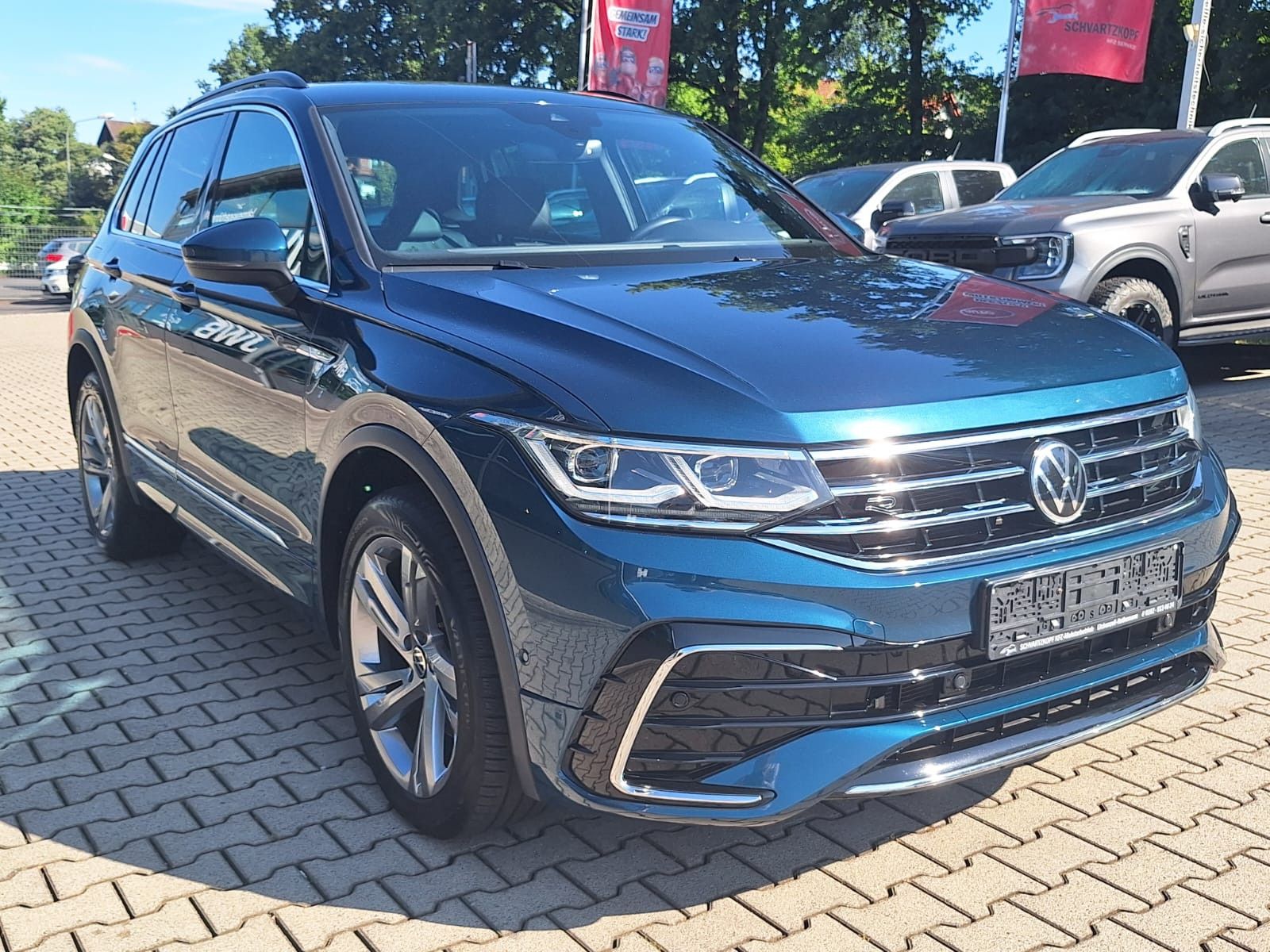 Volkswagen Tiguan R-Line 4Motion DSG - Samsaru's Car Outlet