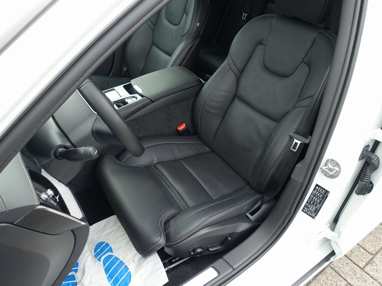 Volvo V60 Ultra Dark T8 AWD PANO/B&W/HUD/360°MASSAGE