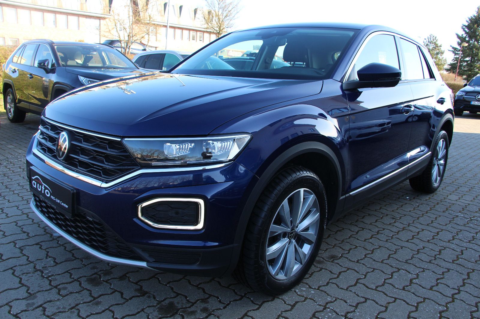 Volkswagen T-Roc Style - Samsaru's Car Outlet